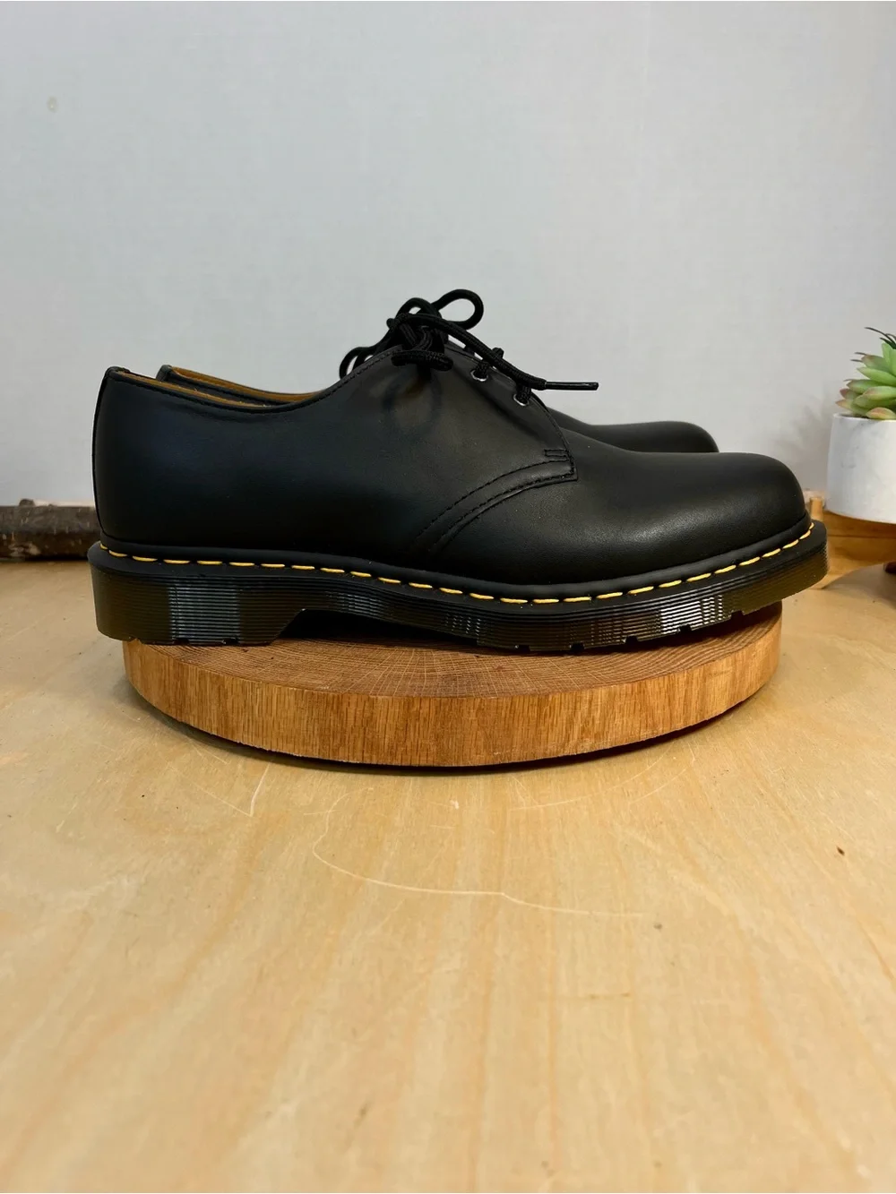 NWOB Dr. Martens 11838 4-Eye Black Leather Oxfords Men's Size 11